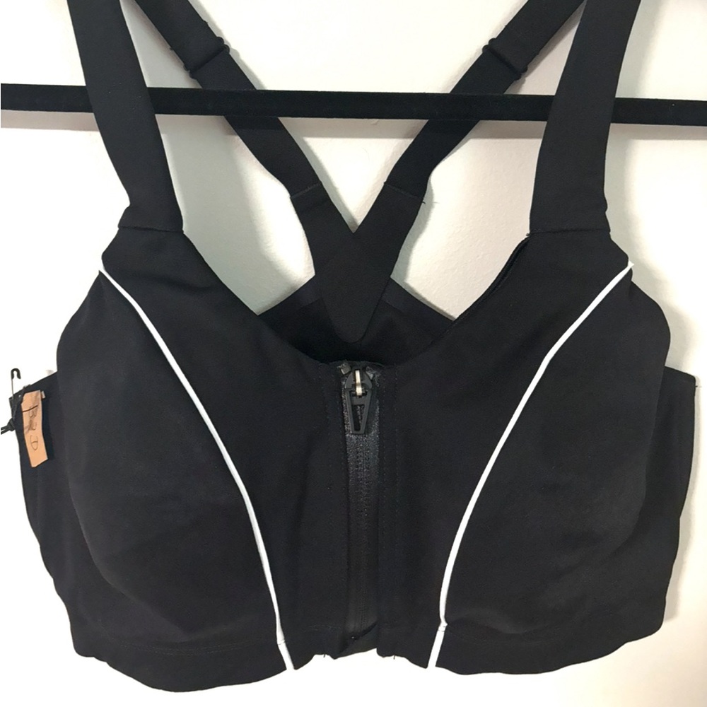 Victoria’s Secret Black Sports Bra